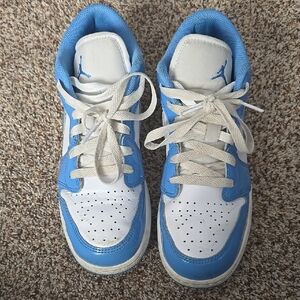Jordan 1 Carolina Blue low - Kids Size 6